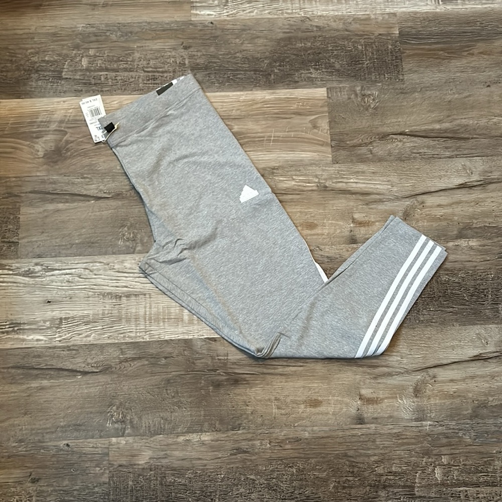 NWT women’s Adidas two XL